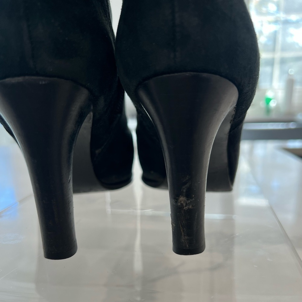 TORY BURCH Patricia Black suede 3inch booties with gold tory logo size 7.5 - Picture 9 of 13